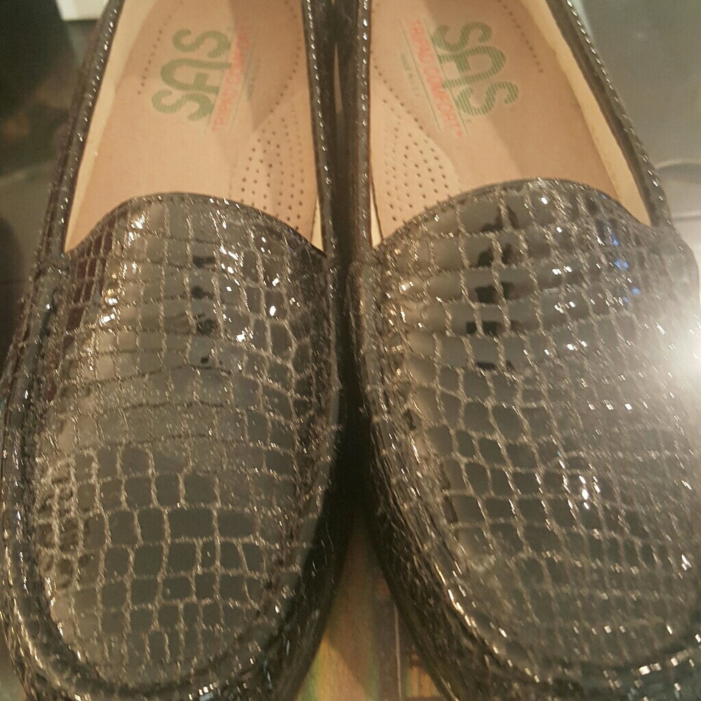 7 1/2 Narrow black SAS shoes